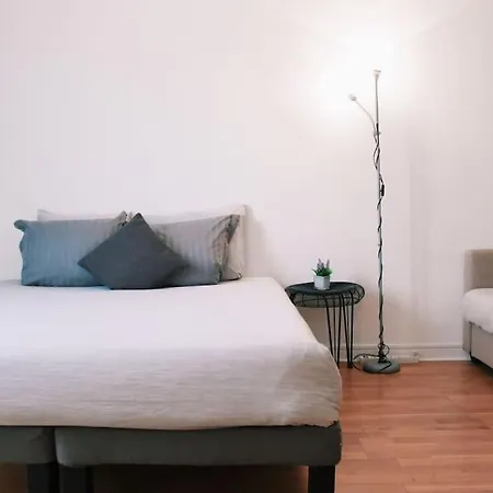 Lauriston Apartment *